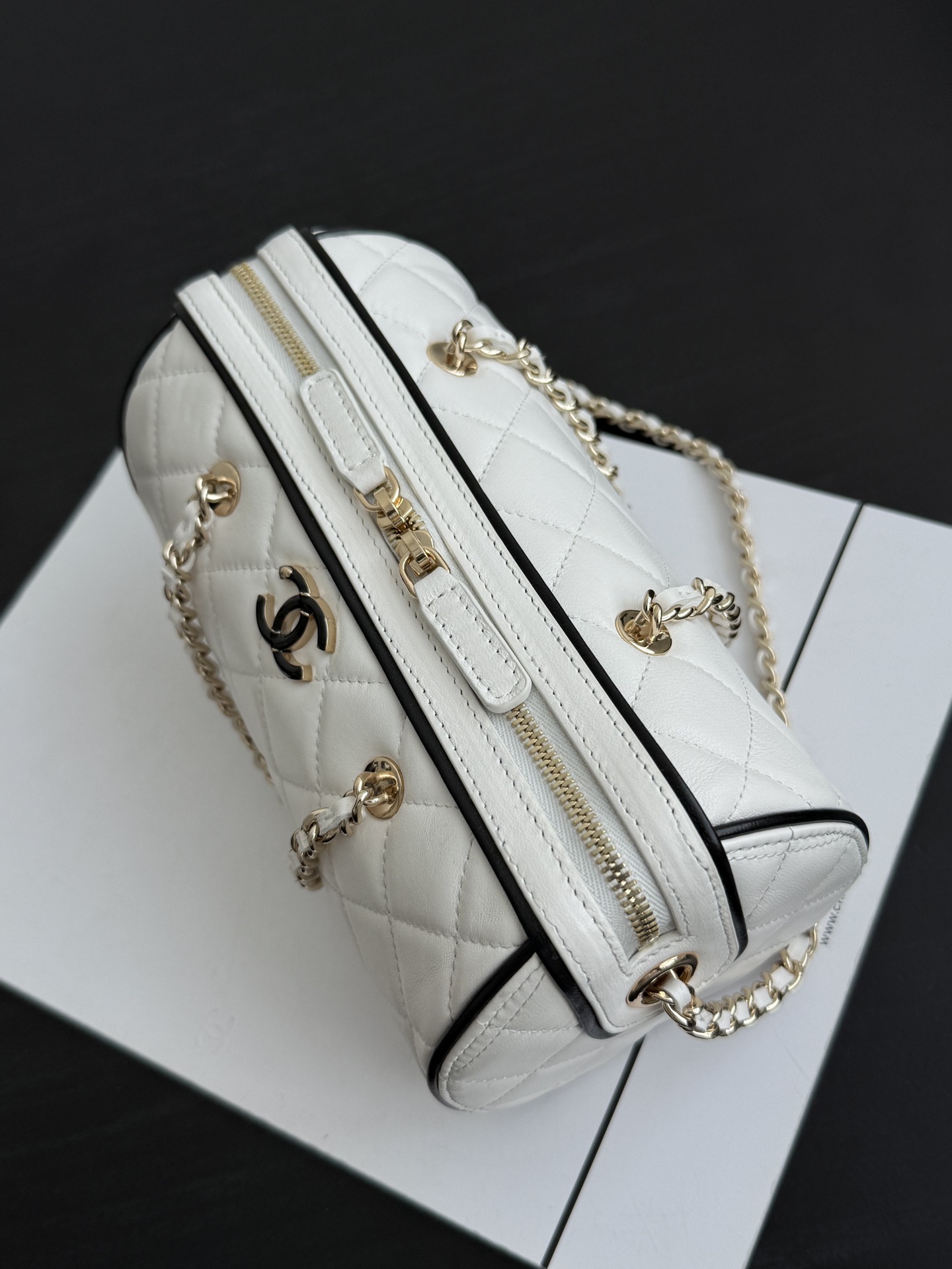 Chanel Spring Summer 2025 Pre-collection Clutch With Chain Lambskin White 18.5cm/ 7.3inches