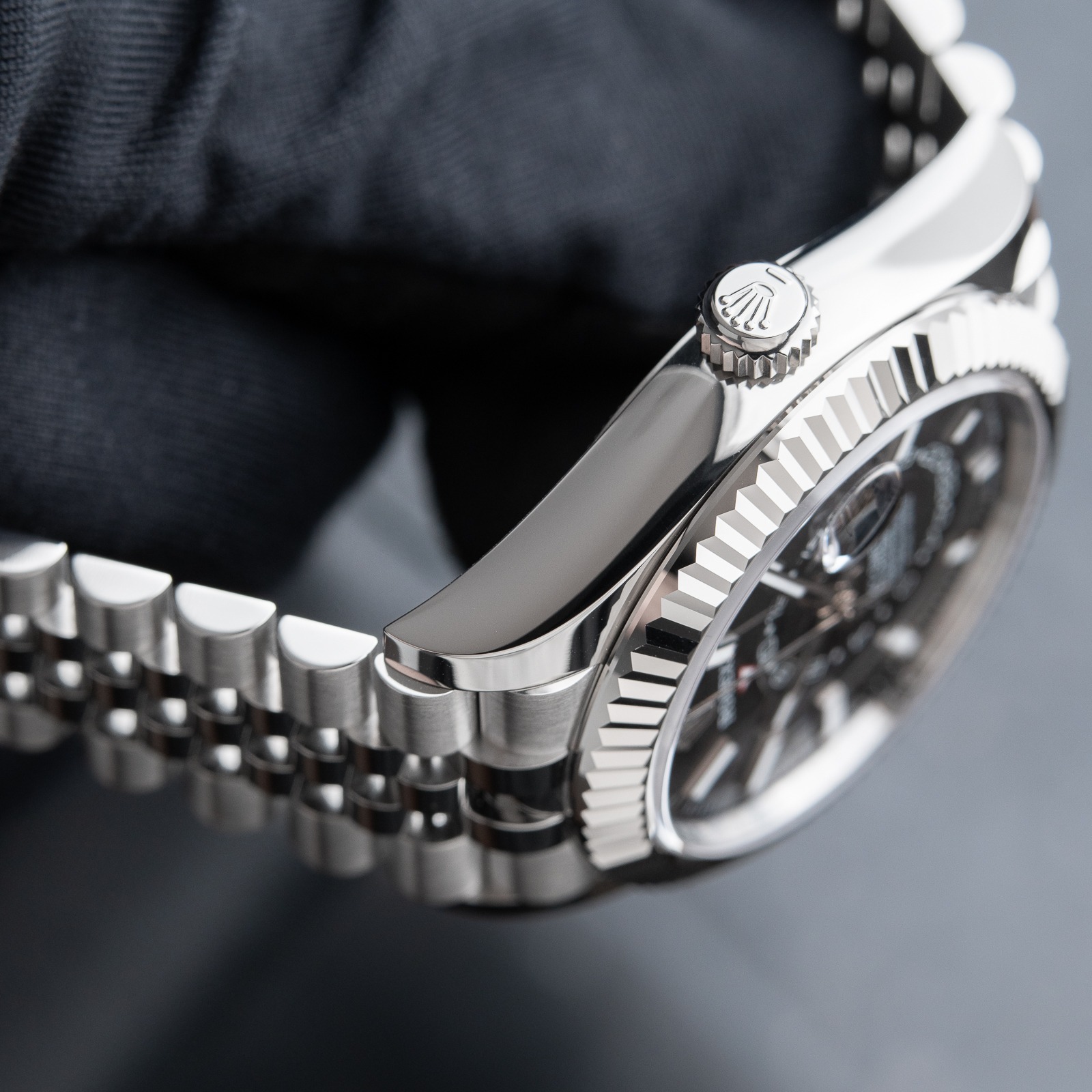 Rolex Sky-Dweller 42 mm Bright black Dial 336934 Jubilee