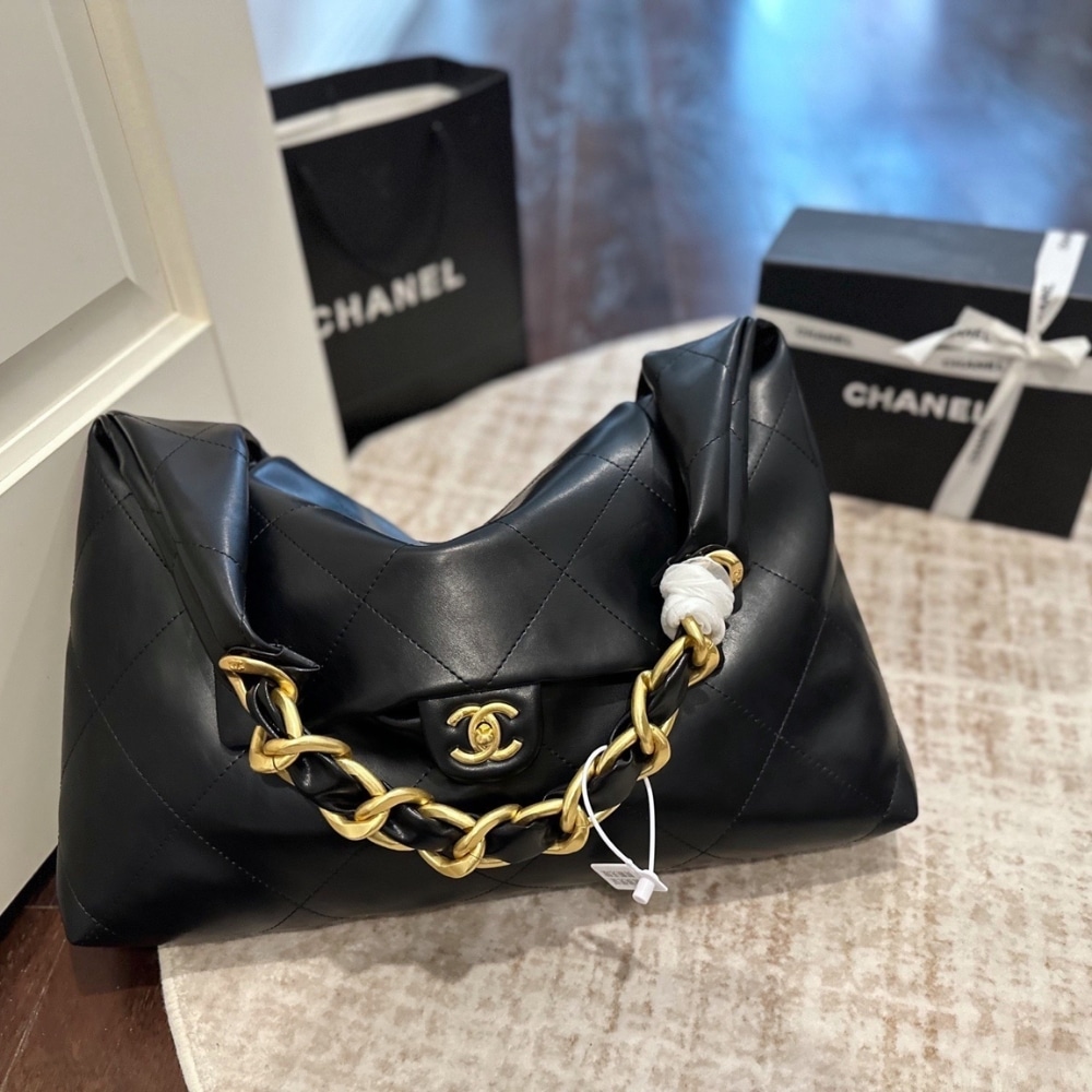 Chanel Maxi Hobo Bag Black Leather 43Cm AS5839 B22140 94305
