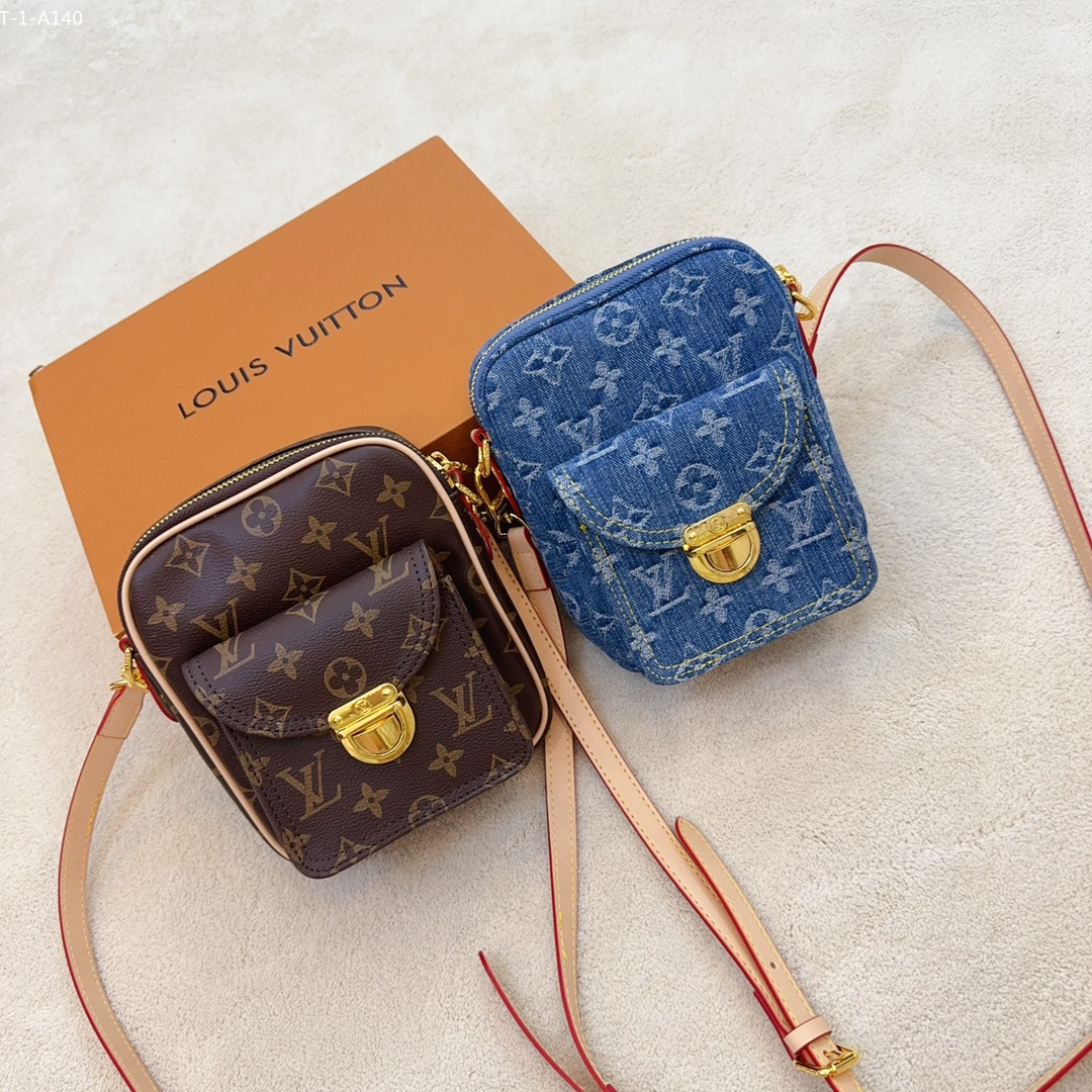 Louis Vuitton Camera Bag Blue Denim Monogram And Vachetta Trim 19Cm
