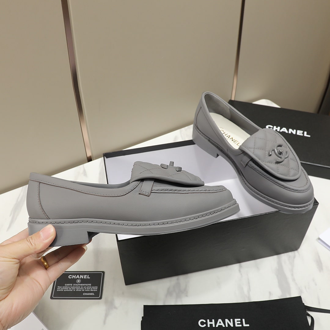 Chanel Cc Nib Turnlock Moccasins Flat Loafers Grey