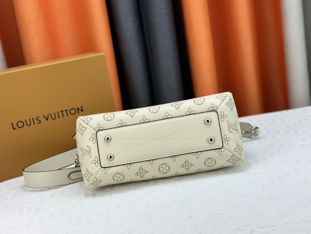 Louis Vuitton Hand It All Pm Creme 29Cm M24114