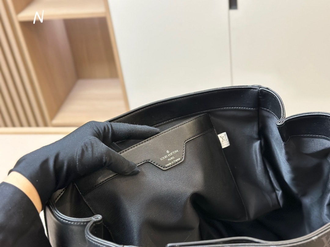 Louis Vuitton Monogram Eclipse Grand Sac Tote Black 33Cm
