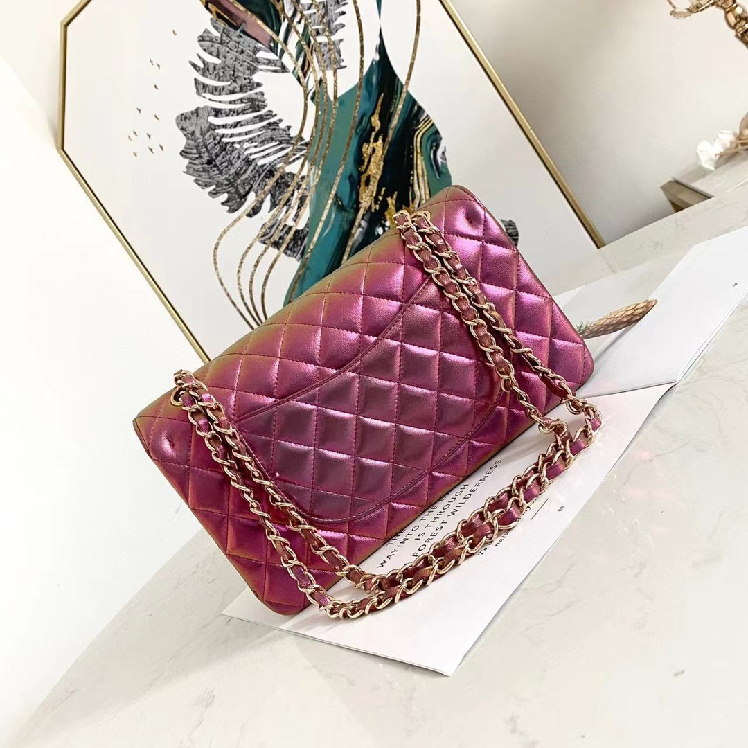 chanle Pearlescent CF chain flap bag