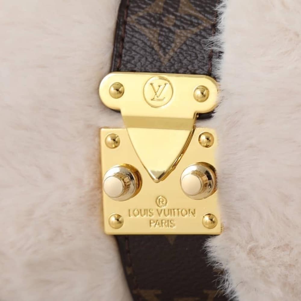 Louis Vuitton Pochette Mia Creme 22Cm M26245
