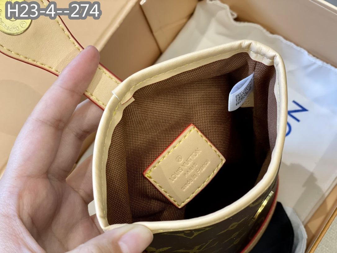 Louis Vuitton Fold Me Pouch Beige 19Cm M80874