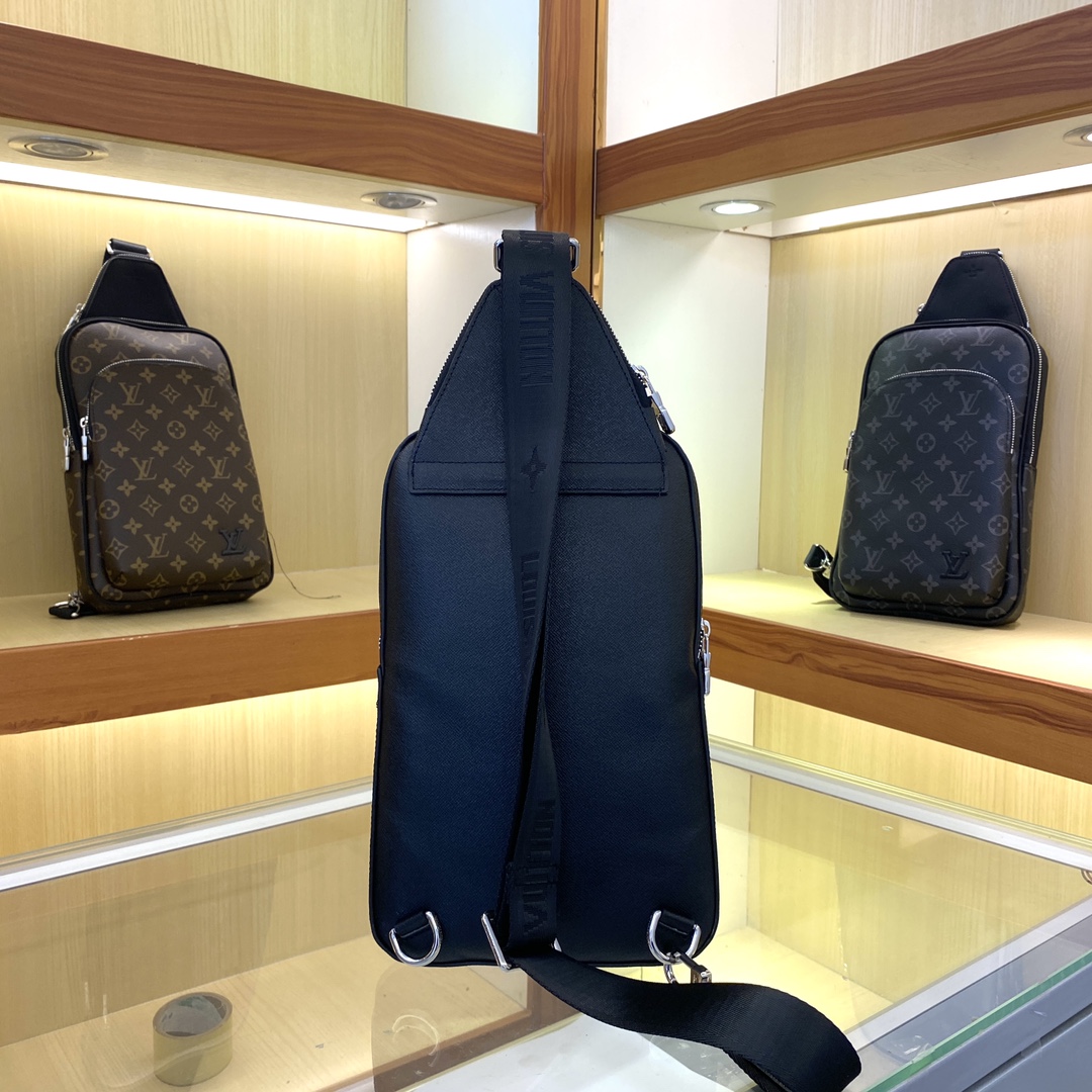 Louis Vuitton Avenue Nm Crossbody Bag Black 31Cm M30971