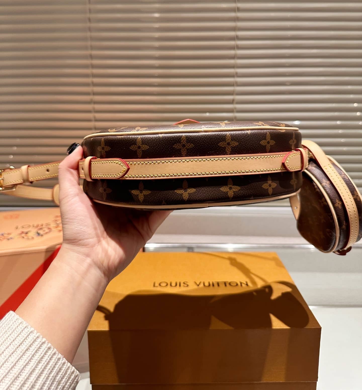 Louis Vuitton Croissant MM Monogram Canvas 25Cm M46828