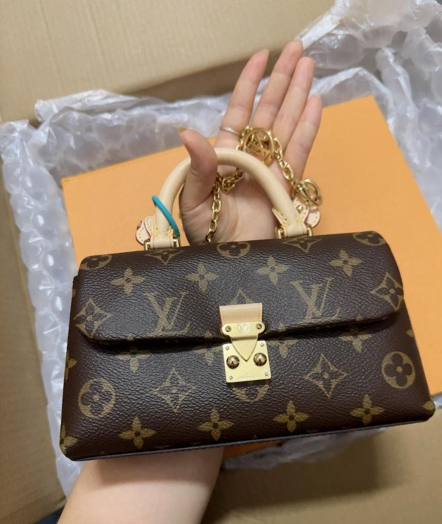 Louis Vuitton Madeleine Nano Bag 21cm M28426