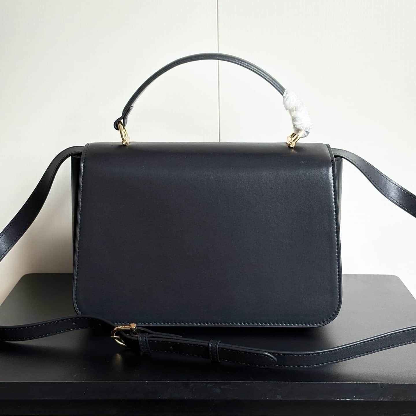 Gucci Siena Medium Top Handle Bag Black Leather 25Cm ‎855535 AAFKB 1000