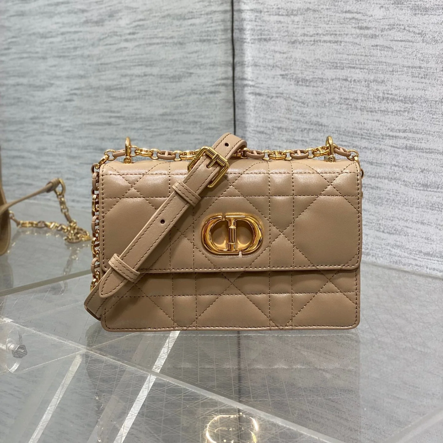 CD Miss Caro 17 Bag Biscuit Calfskin 226500