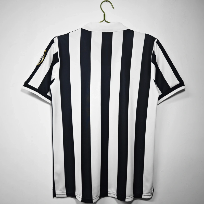Retro 1998-99 Juventus home football jersey