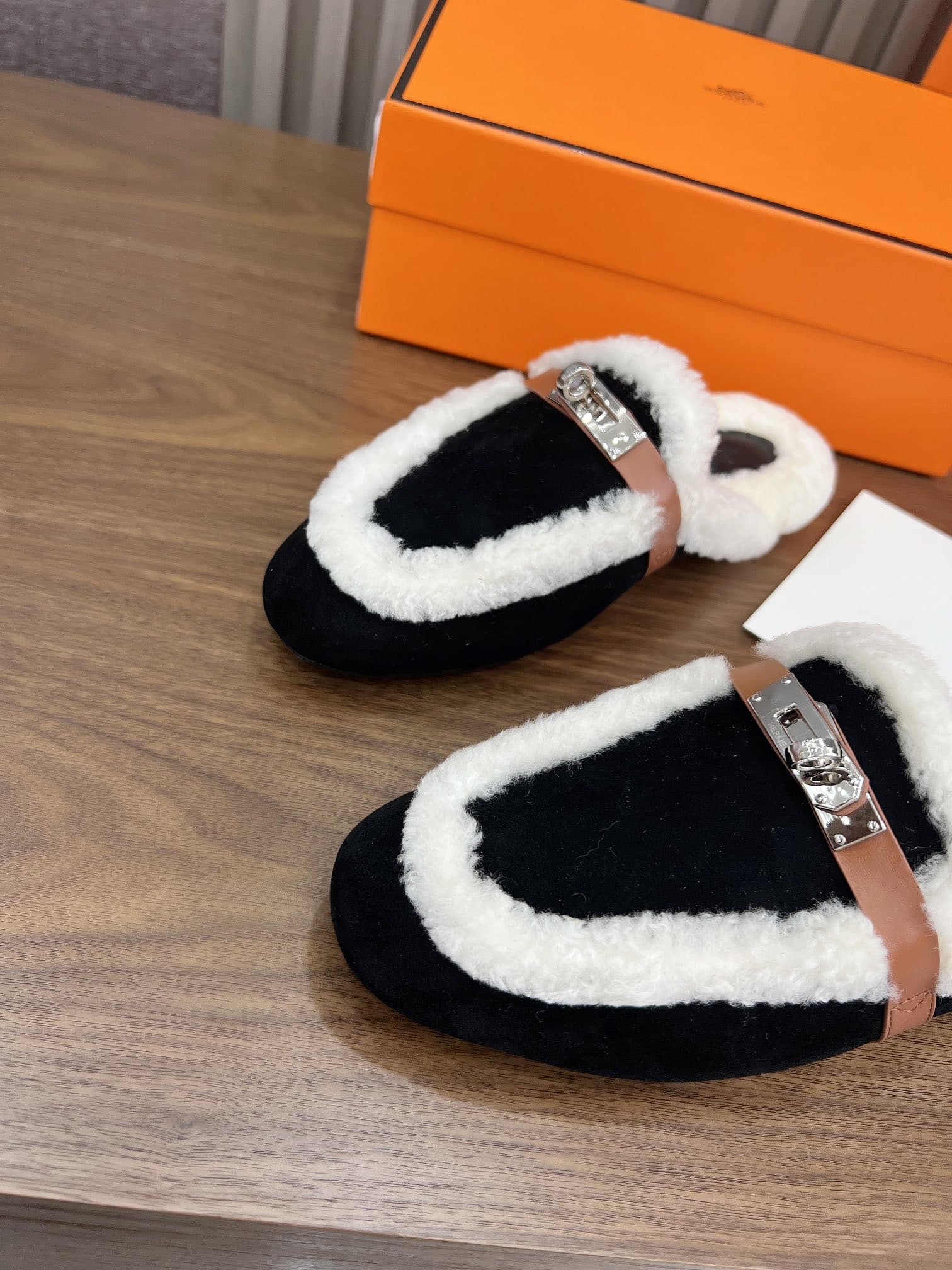 Hermes Oz Mule Shearling Black White