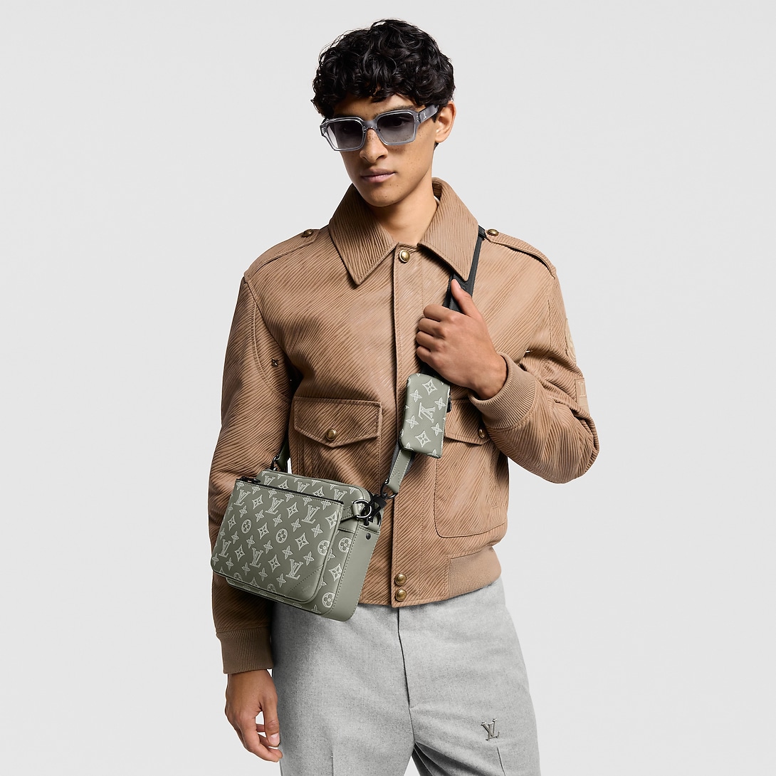 Louis Vuitton Trio Messenger M12490