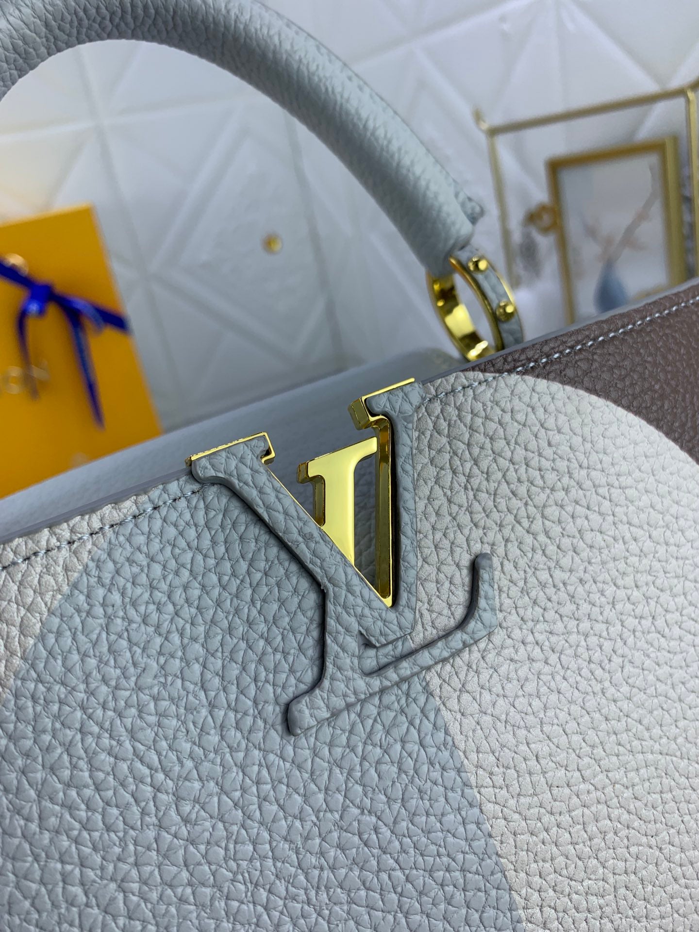 Louis Vuitton Capucines Ice Age White 27Cm