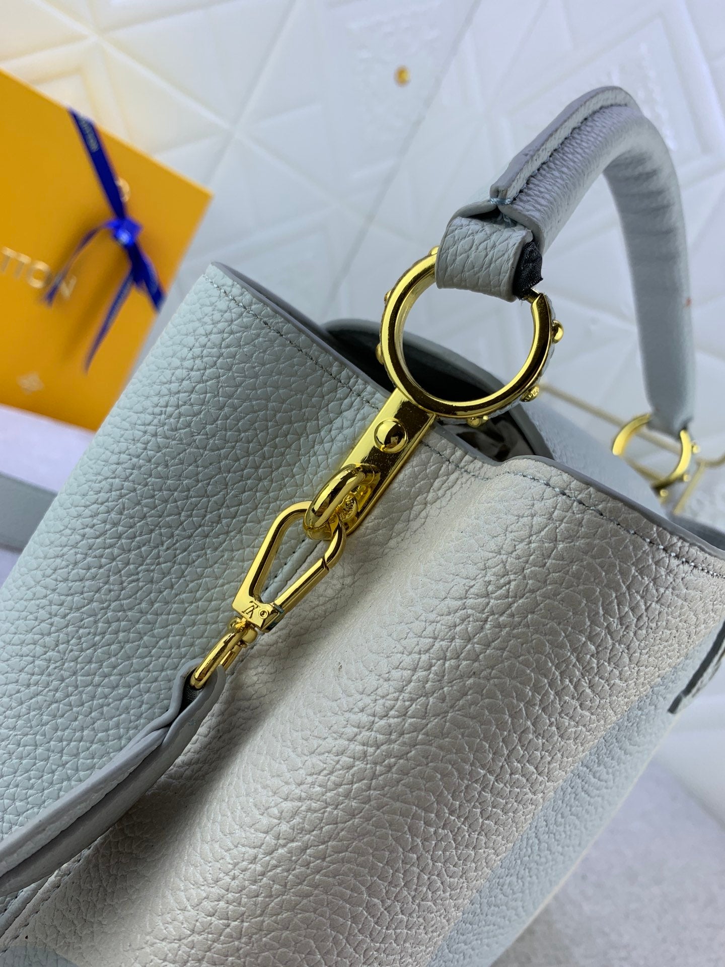 Louis Vuitton Capucines Ice Age White 31.5Cm