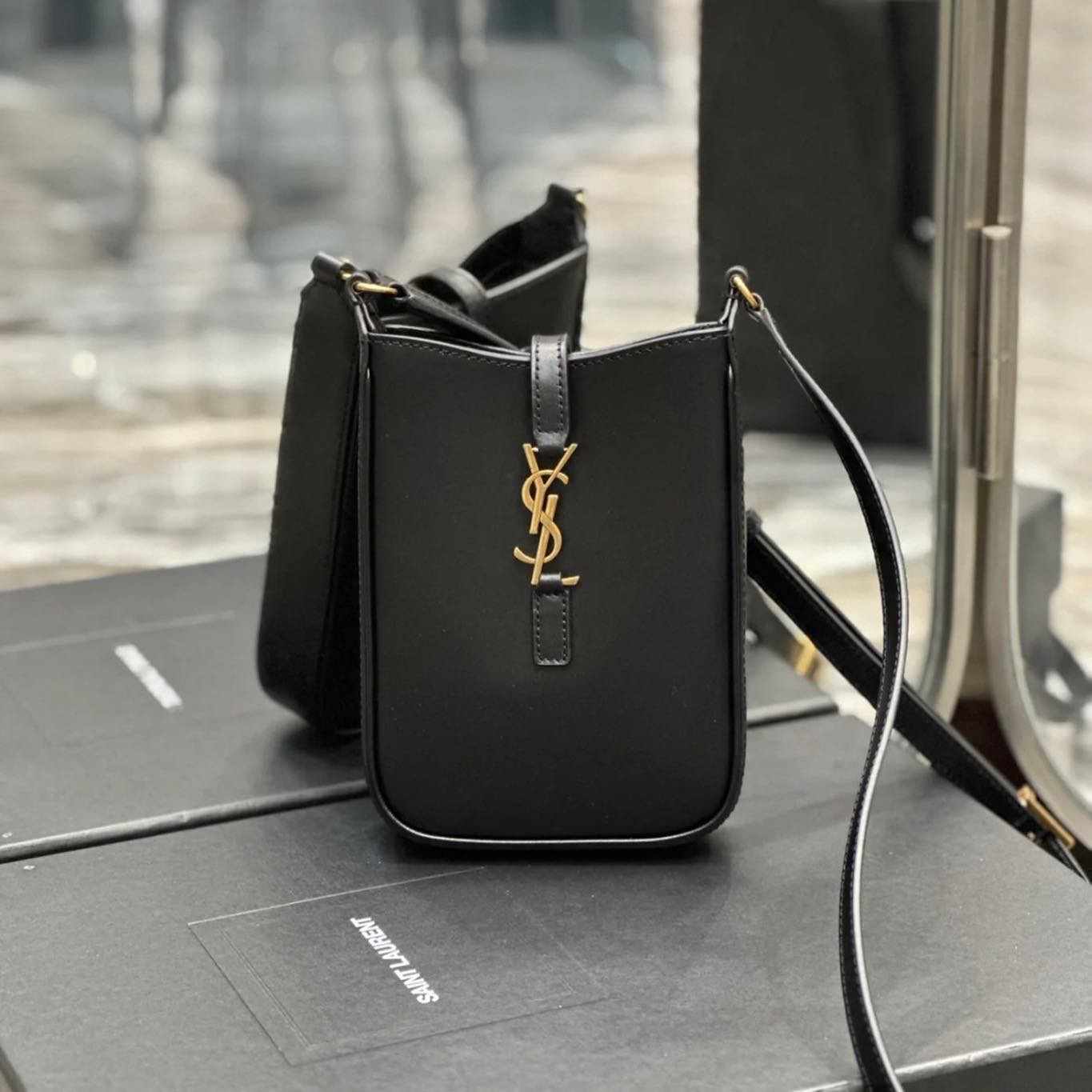 Saint Laurent Le 5 A 7 Mini Vertical Bag Black 18Cm
