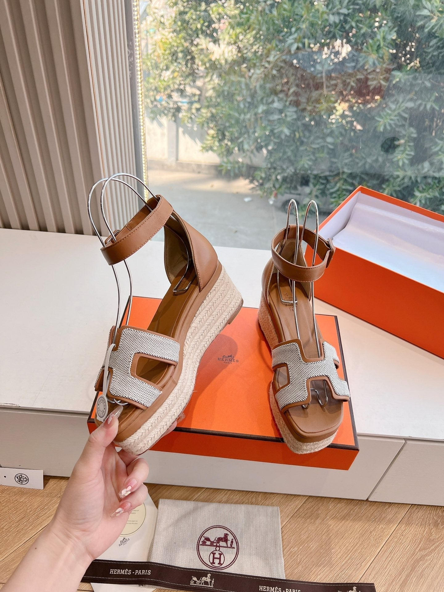 Hermès Elda Espadrille in White Fabric and Bronze Brown Calfskin