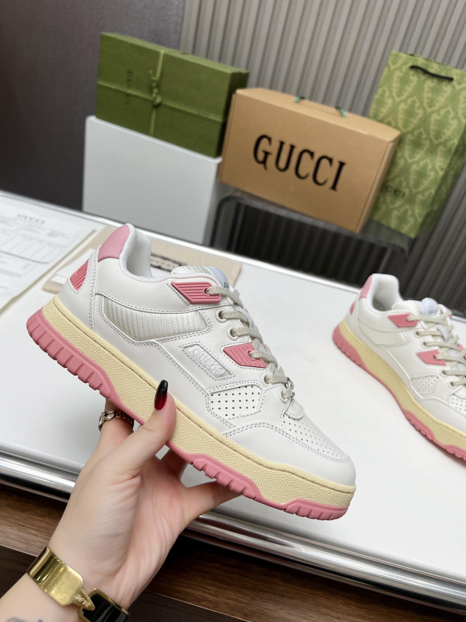 Gucci Women’S Distressed Effect Sneakers Pink