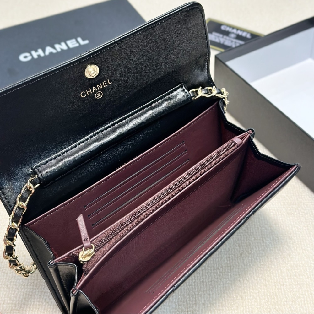 Chanel Flap Bag Black 19Cm