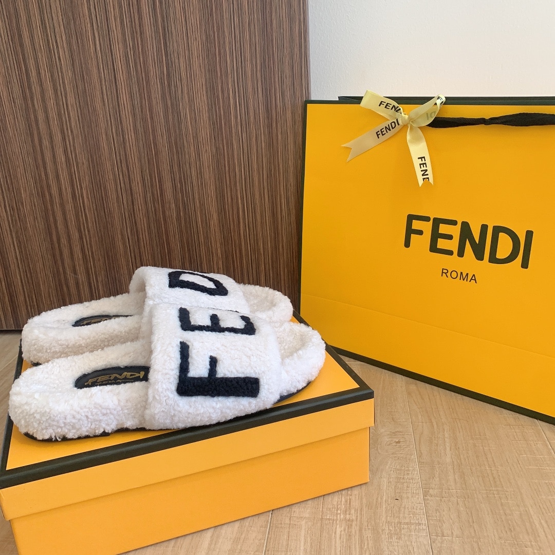 Fendi Fleece Black Text Slippers White