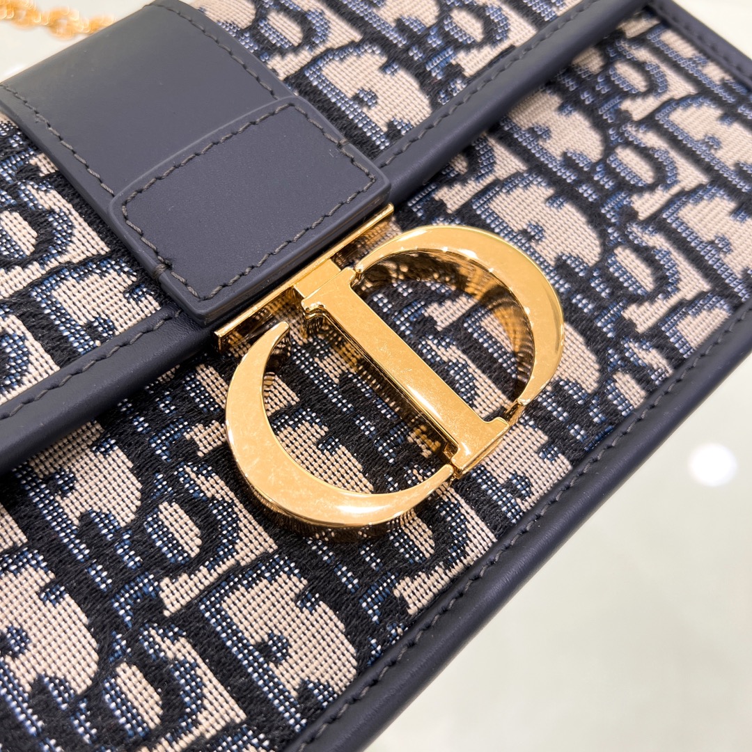 Dior- Clamshell chain bag small