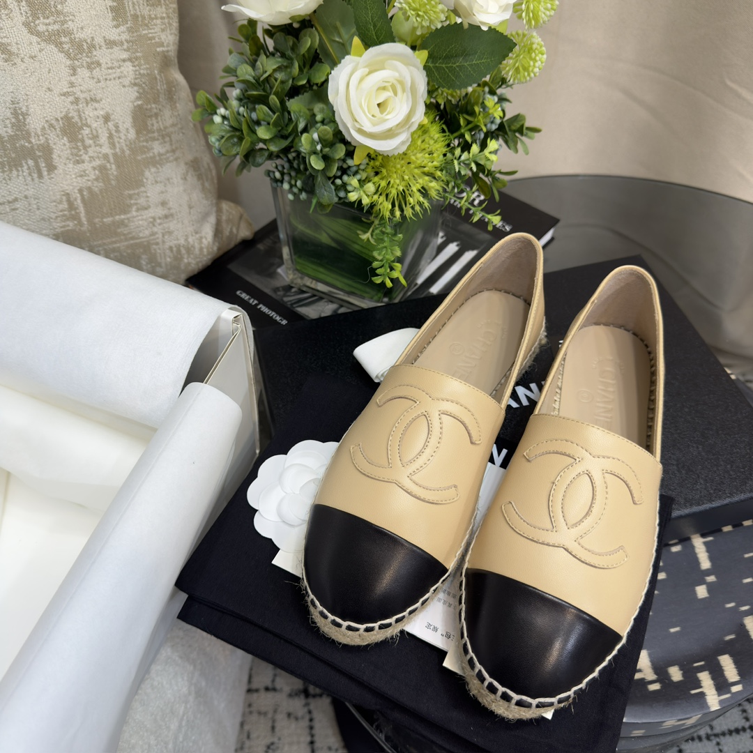 CHANEL Lazy fisherman shoes-yellow