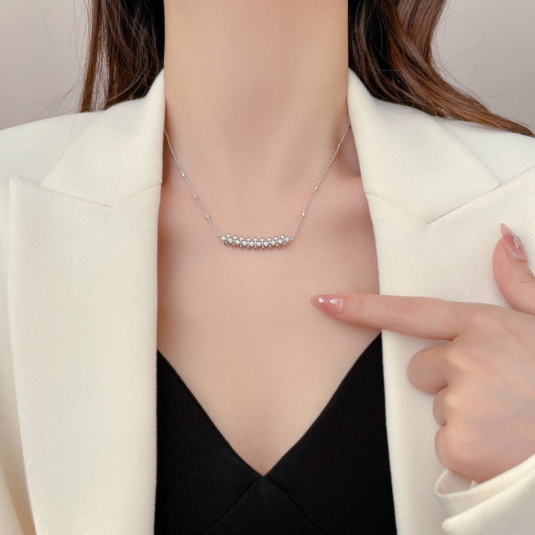 Smile Diamond Rivet Necklace