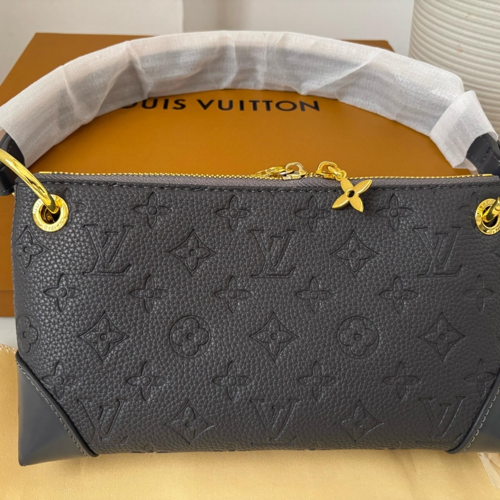 Louis Vuitton Pochette Sèvres Gun Metal 24Cm M12174