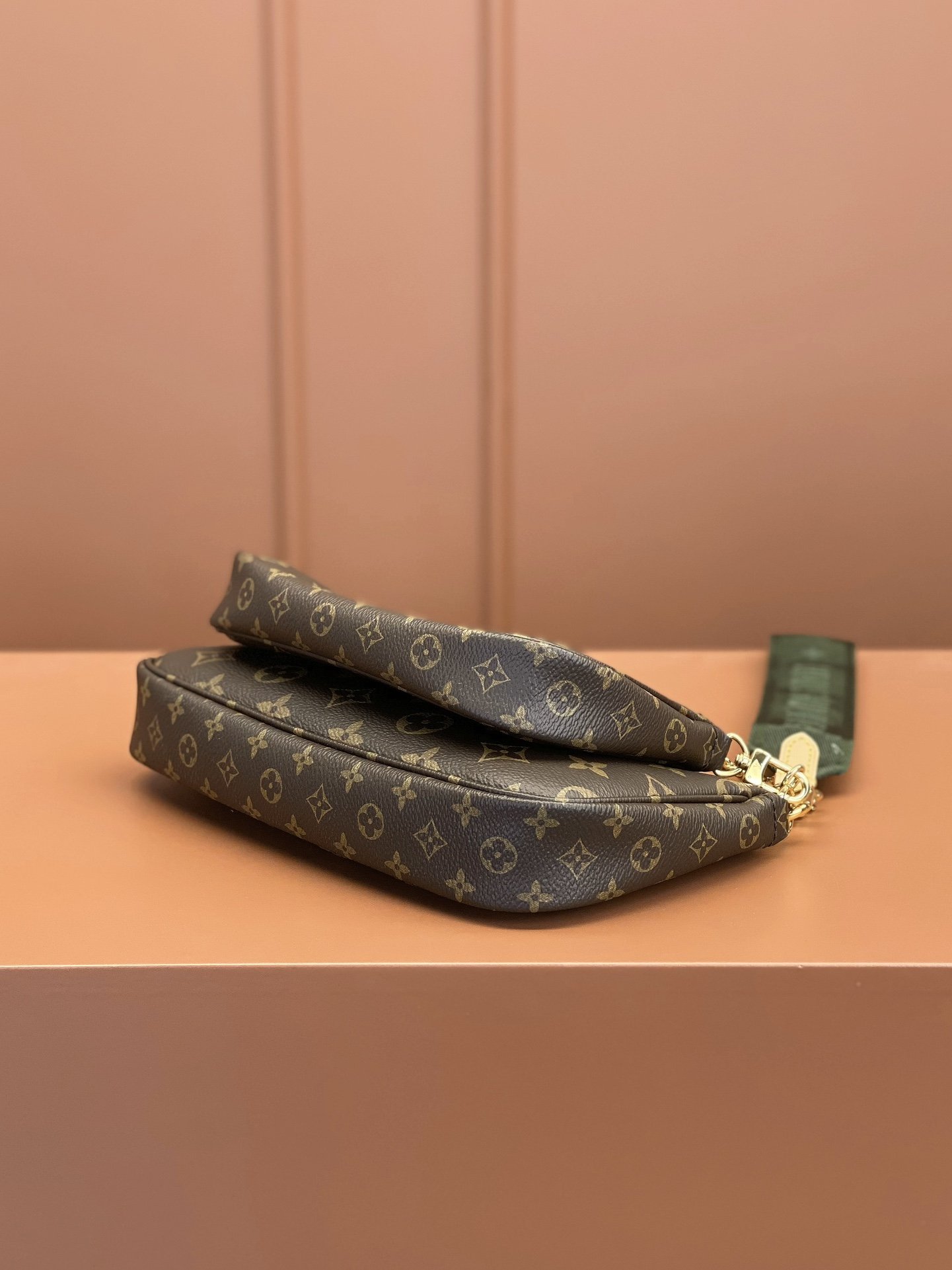 Louis Vuitton Multi Pochette Accessoires Khaki 24Cm M44813
