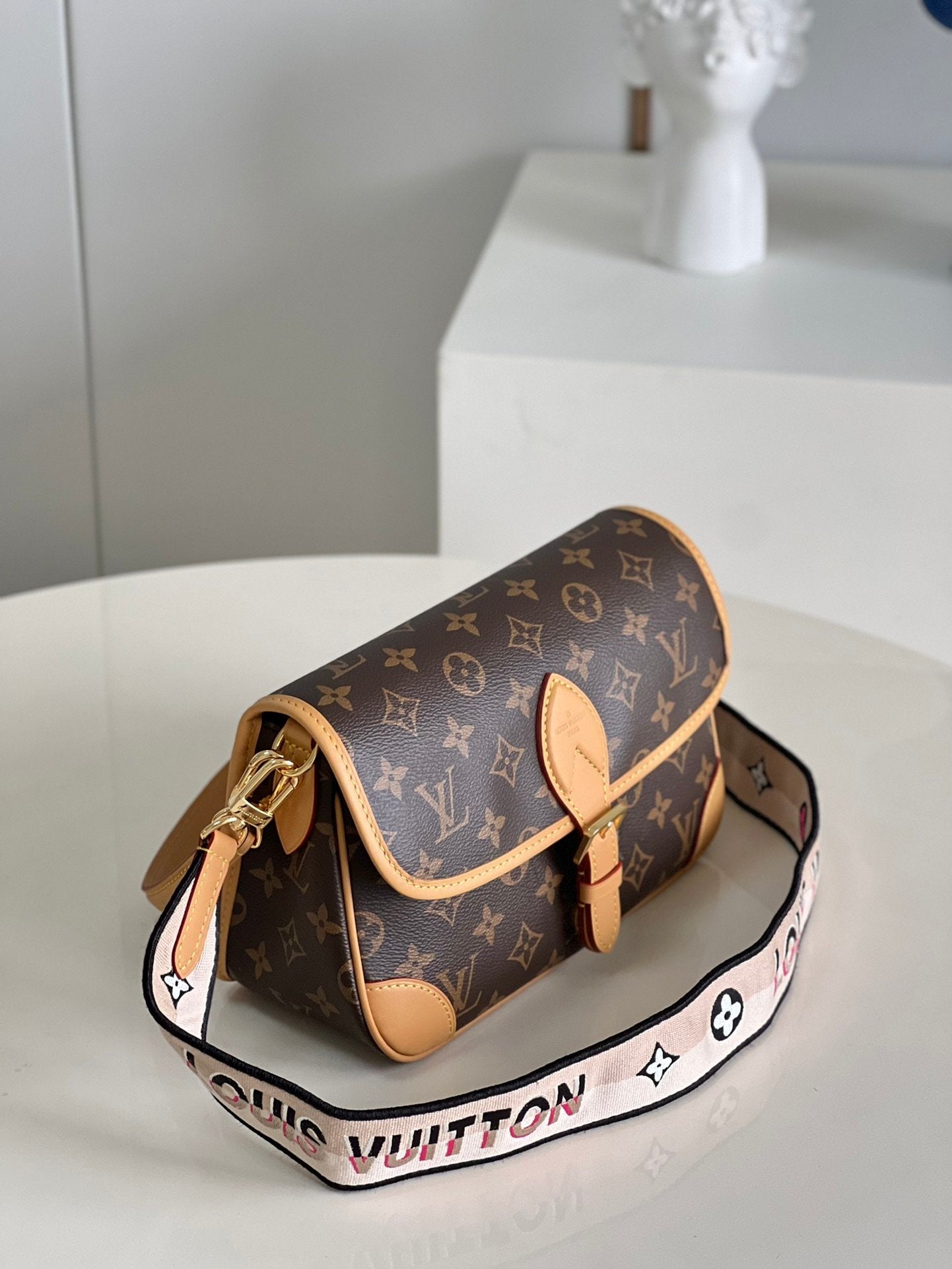 Louis Vuitton Diane Black 24cm/9.4in