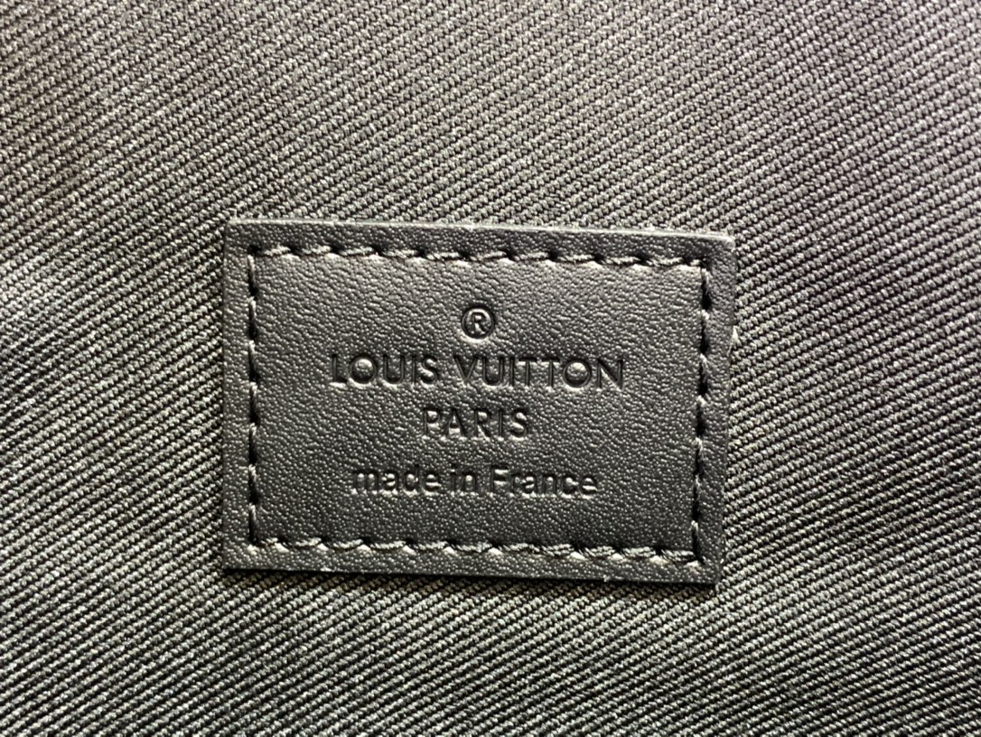 Louis Vuitton S Lock A4 Pouch Black 28Cm