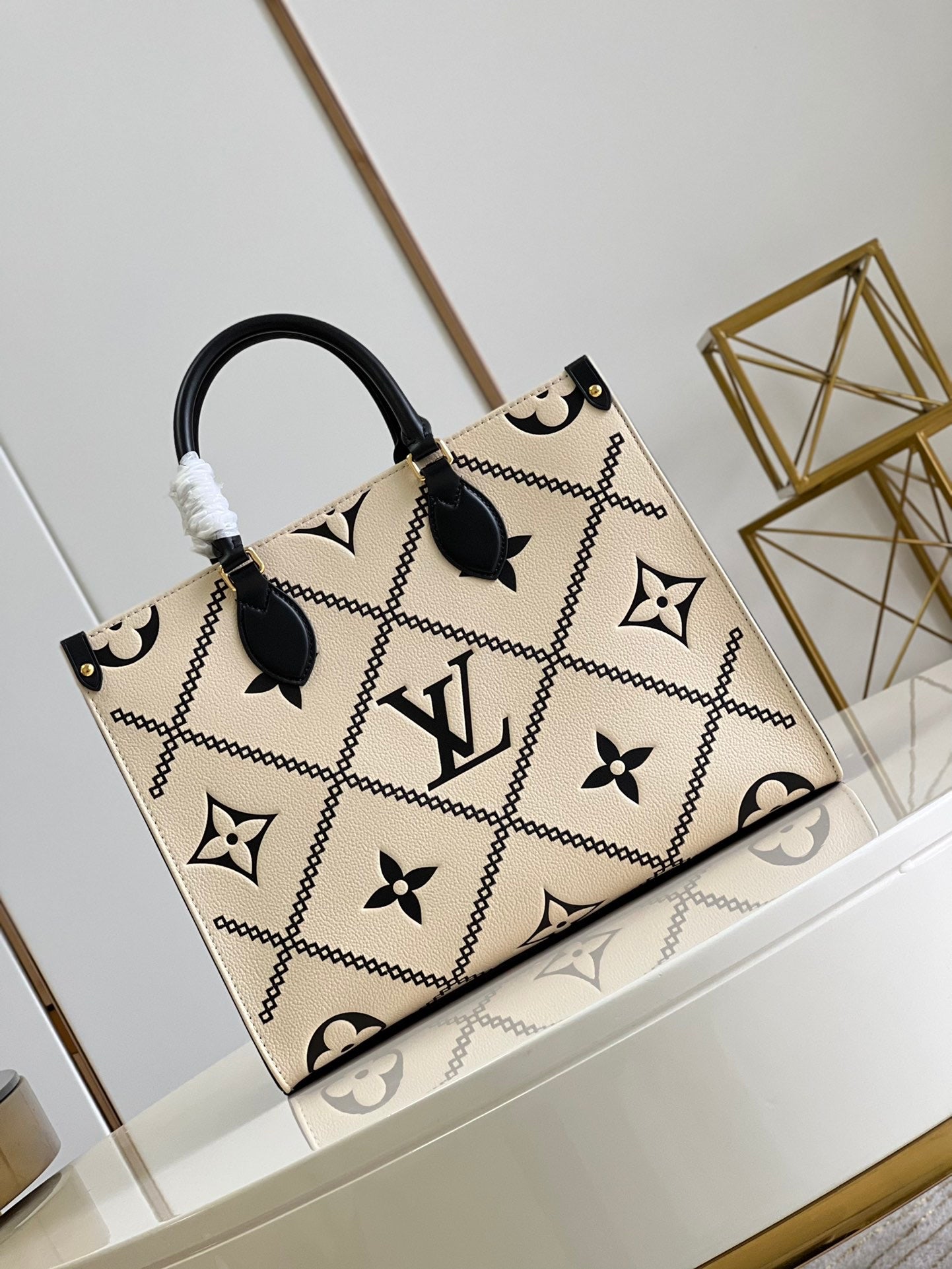 Louis Vuitton Onthego MM Tote Monogram Cream Beige Black 35cm