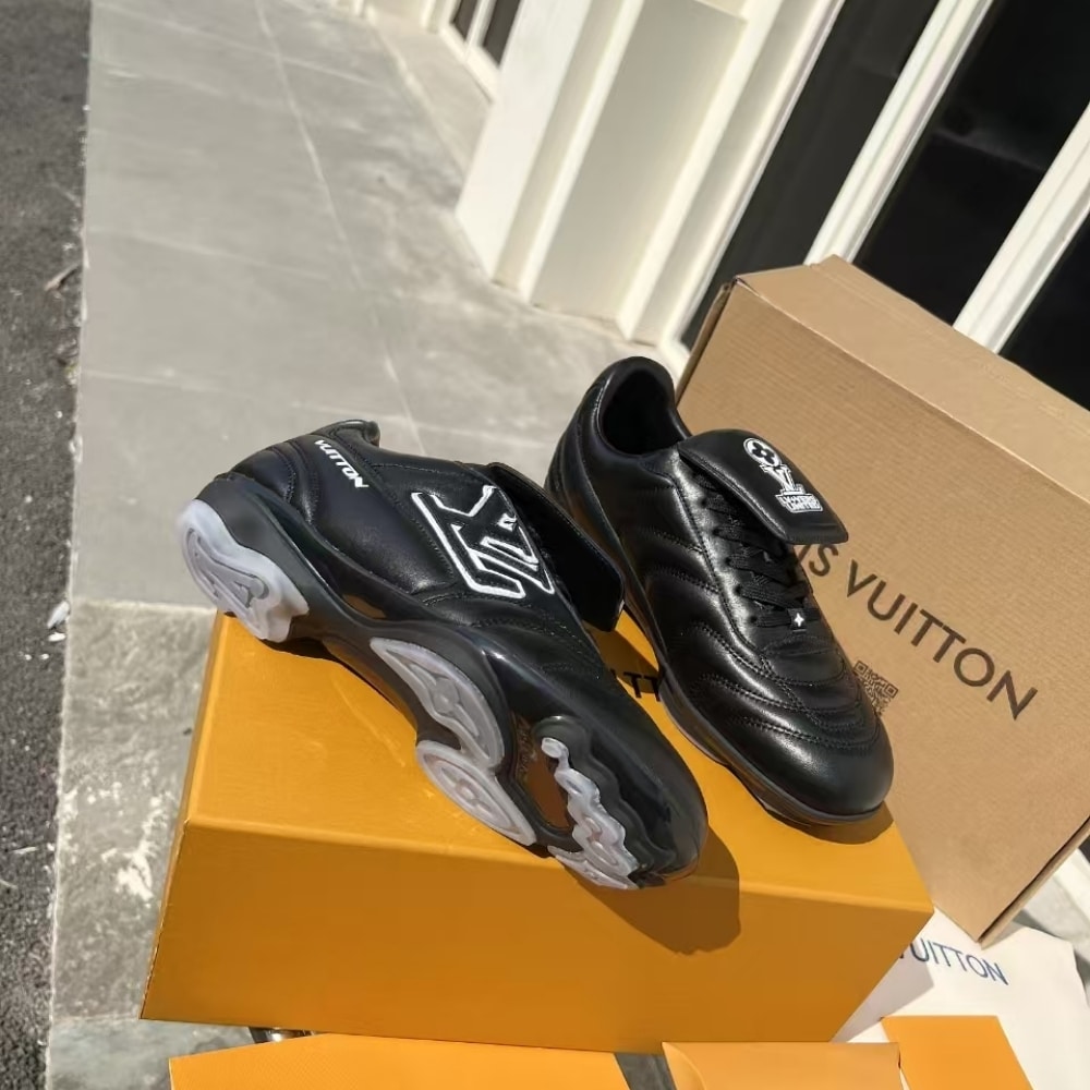 Louis Vuitton Footprint Soccer Sneaker Black 1Ahai9