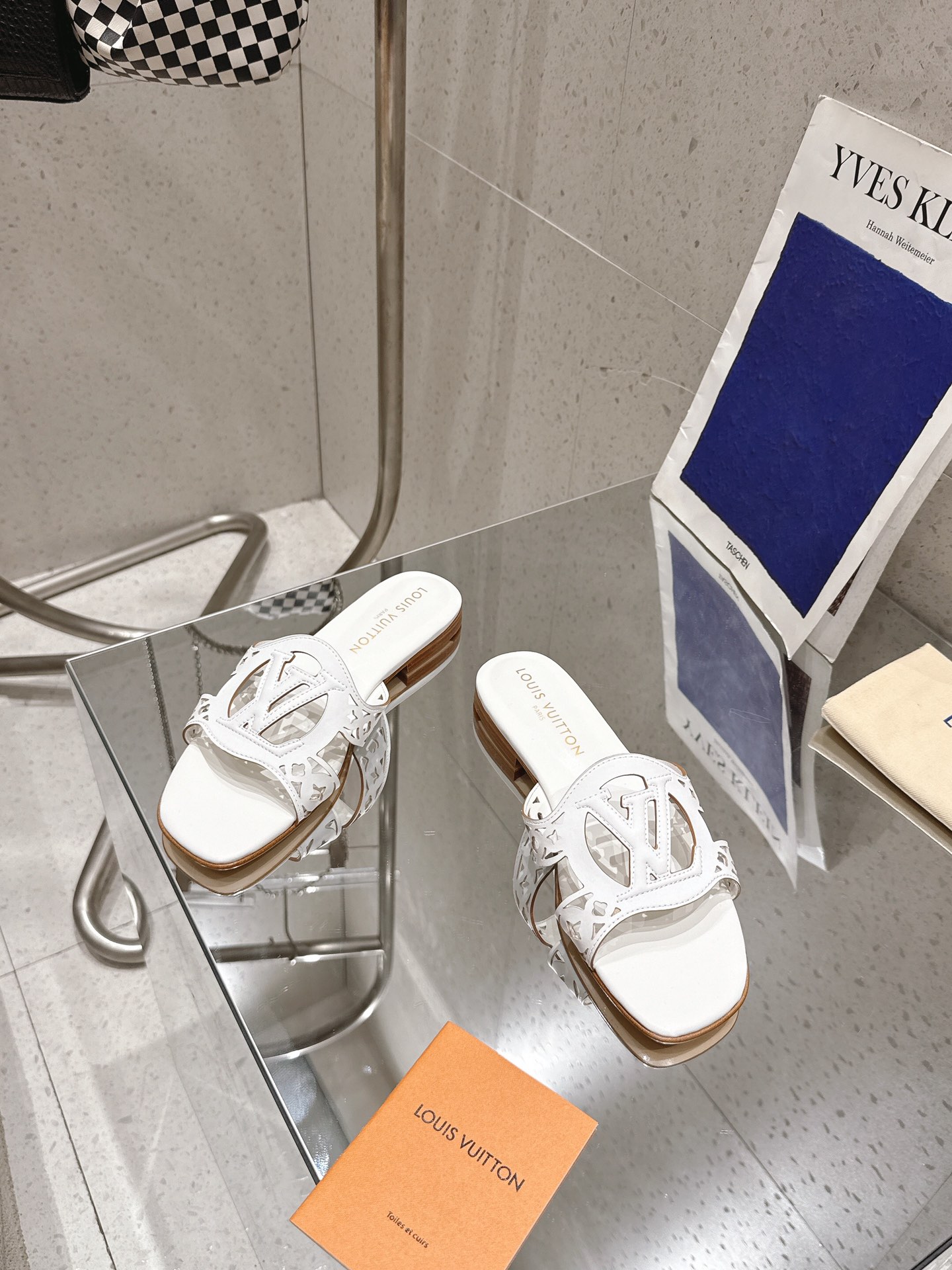 Louis Vuitton LV Isola Flat Mule White 1AGYPA