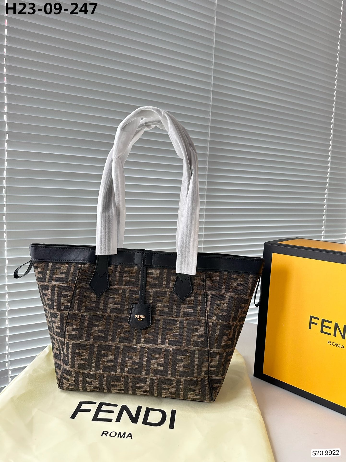 Fendi Origami Medium Ff Jacquard Fabric Bag That Can Be Transformed Brown 25Cm 8Bh414Afpmf1Gl7