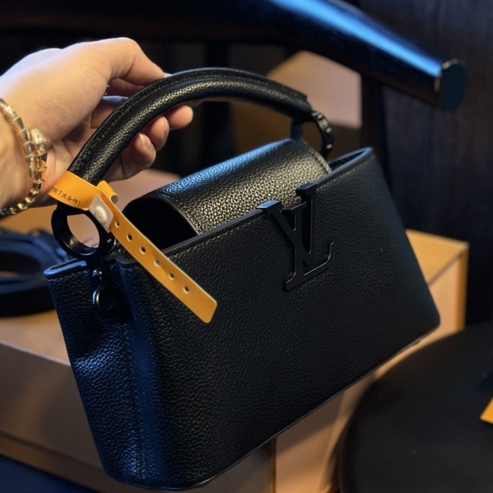 Louis Vuitton Capucines East West Mini Bag Black 22cm M23955