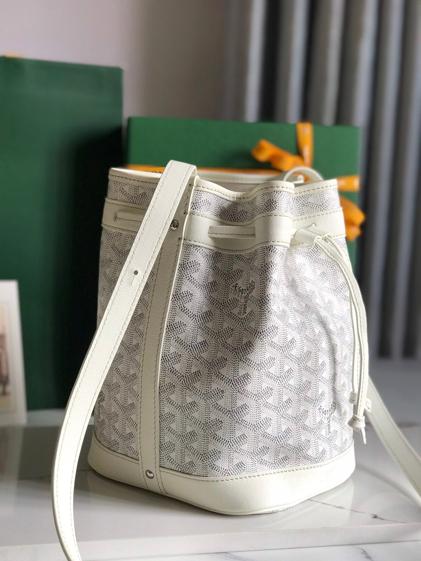 Goyard Petit Flot Bucket Bag 22 cm White Goyardine Canvas And Lambskin Trim
