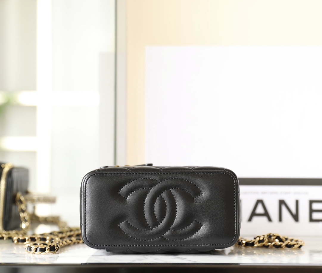 Chanel Small Vanity Case Ss22 Black 17Cm/6.6in