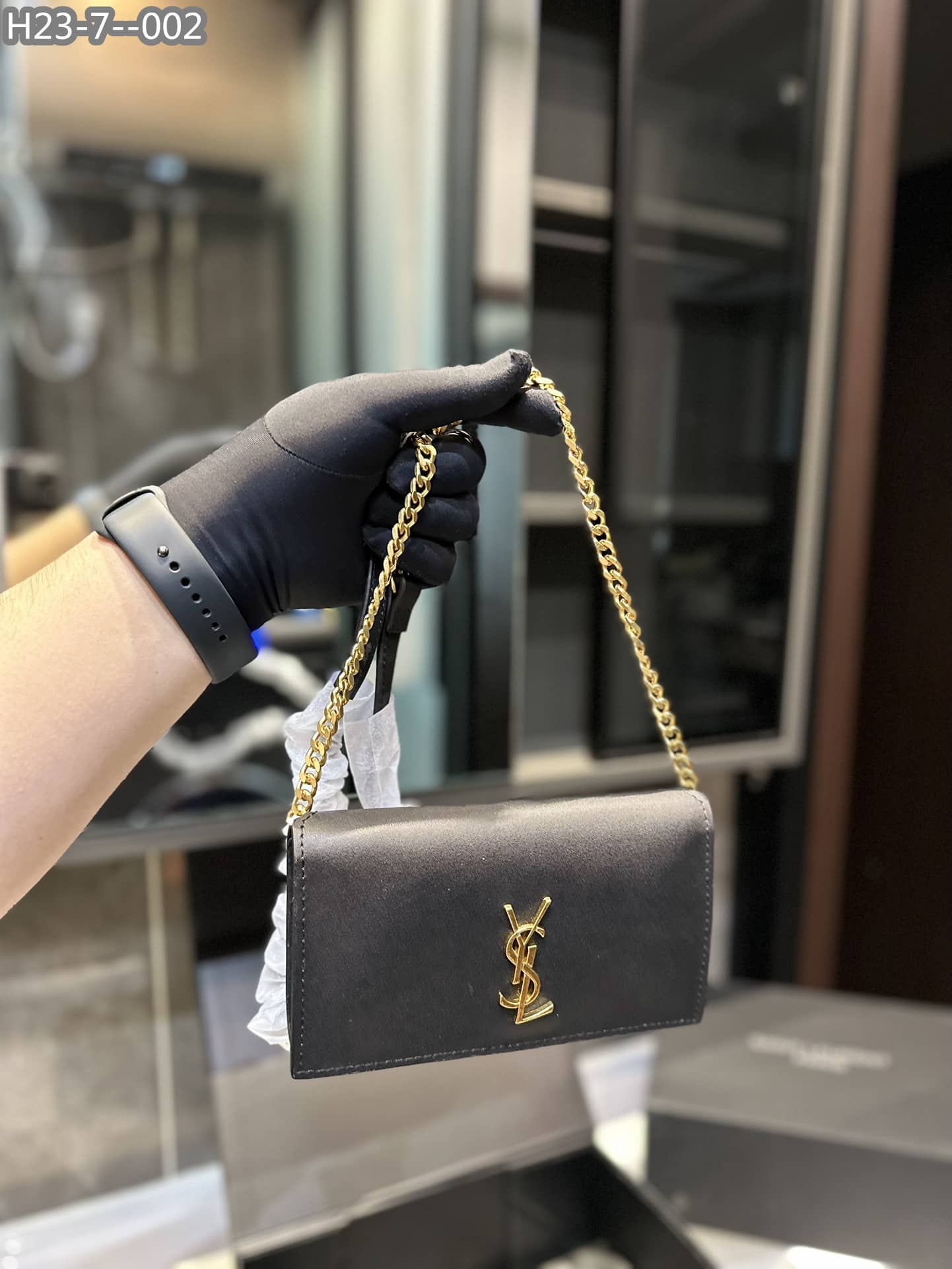Saint Laurent Uptown Ysl Plaque Grained Leather 18Cm