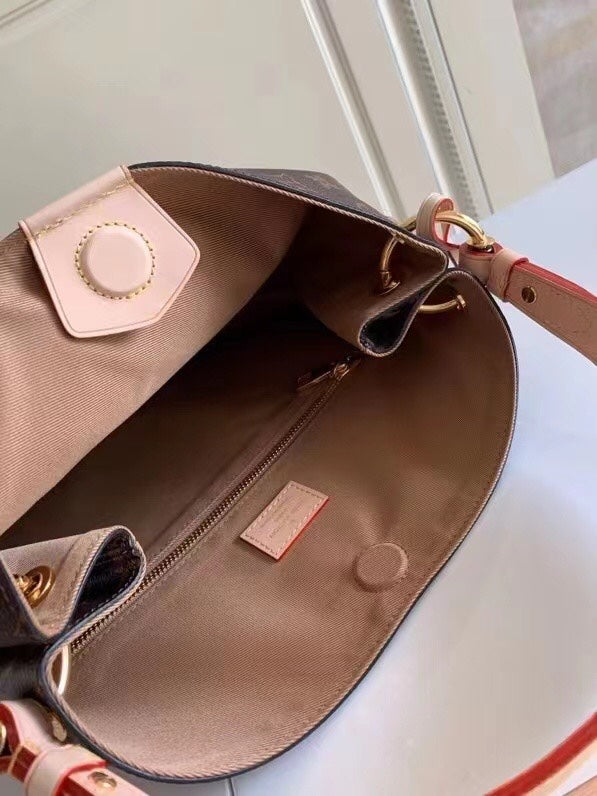 Louis Vuitton Graceful Monogram Canvas 30Cm M43701