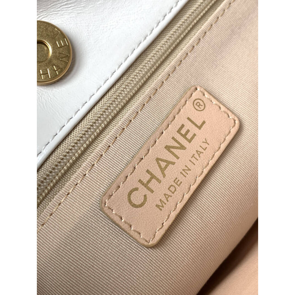Chanel Hobo Bag in Shiny Crumpled Calfskin 22.5cm