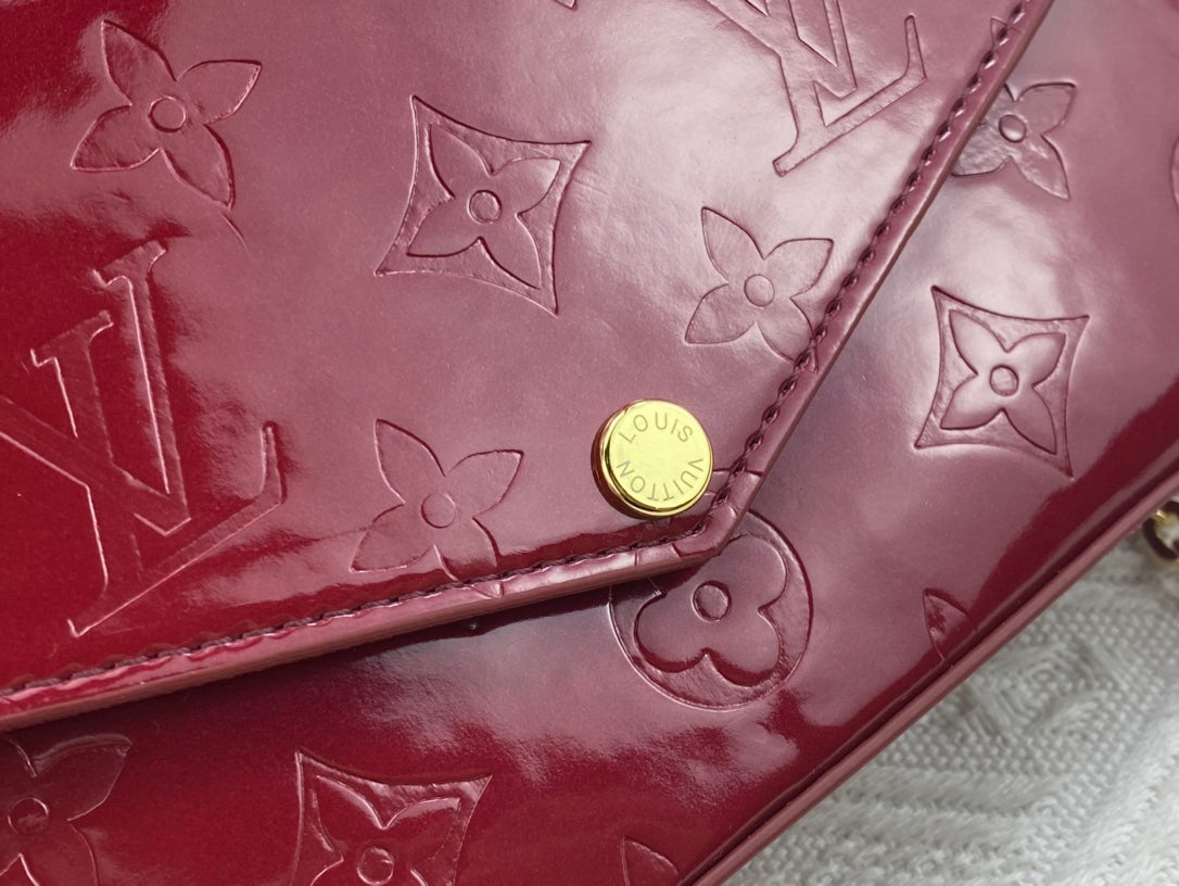 Louis Vuitton Pochette F Licie Wine Red 21Cm