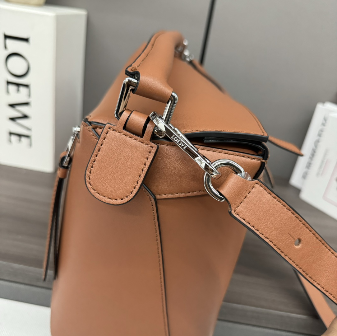Medium Puzzle Edge bag in classic calfskin