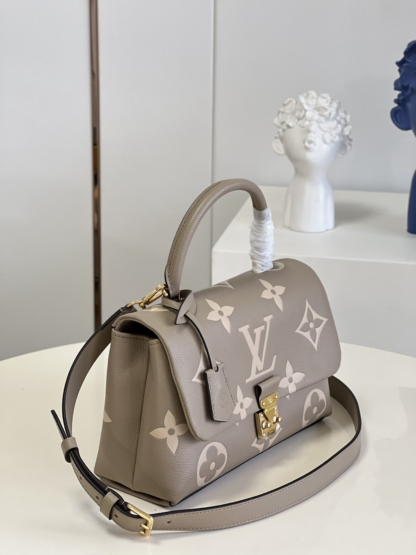 Louis Vuitton Madeleine MM 30Cm Beige M46041