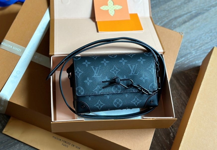 Louis Vuitton Steamer Wearable Wallet Black 18Cm M81783