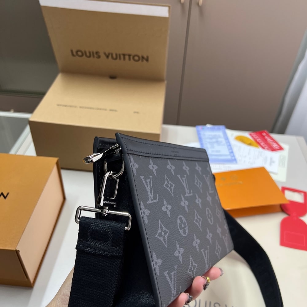 Louis Vuitton Gaston Wearable Wallet Monogram Eclipse Black 21cm M81124