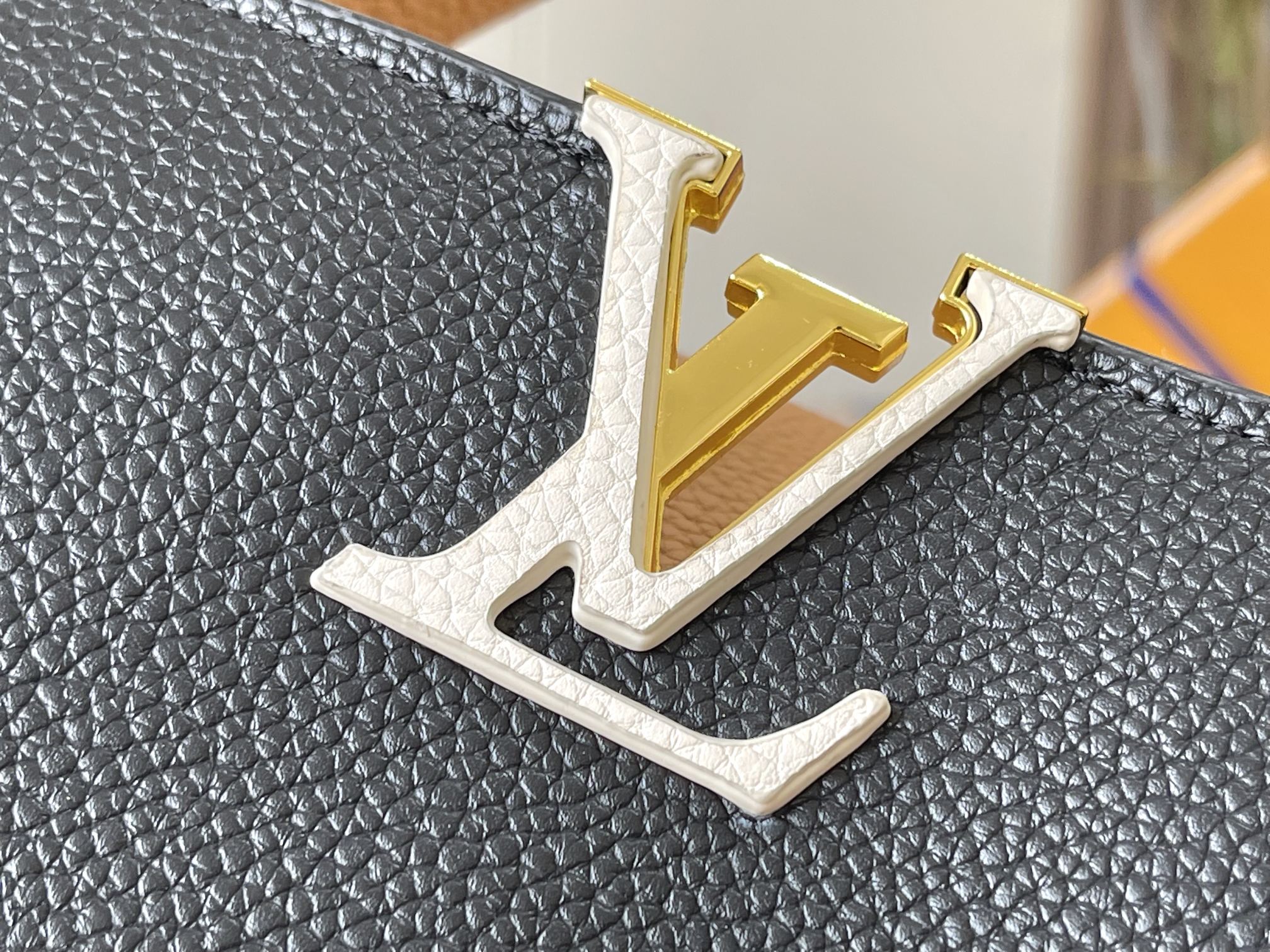 Louis Vuitton Capucines Mm Black 27Cm M59466