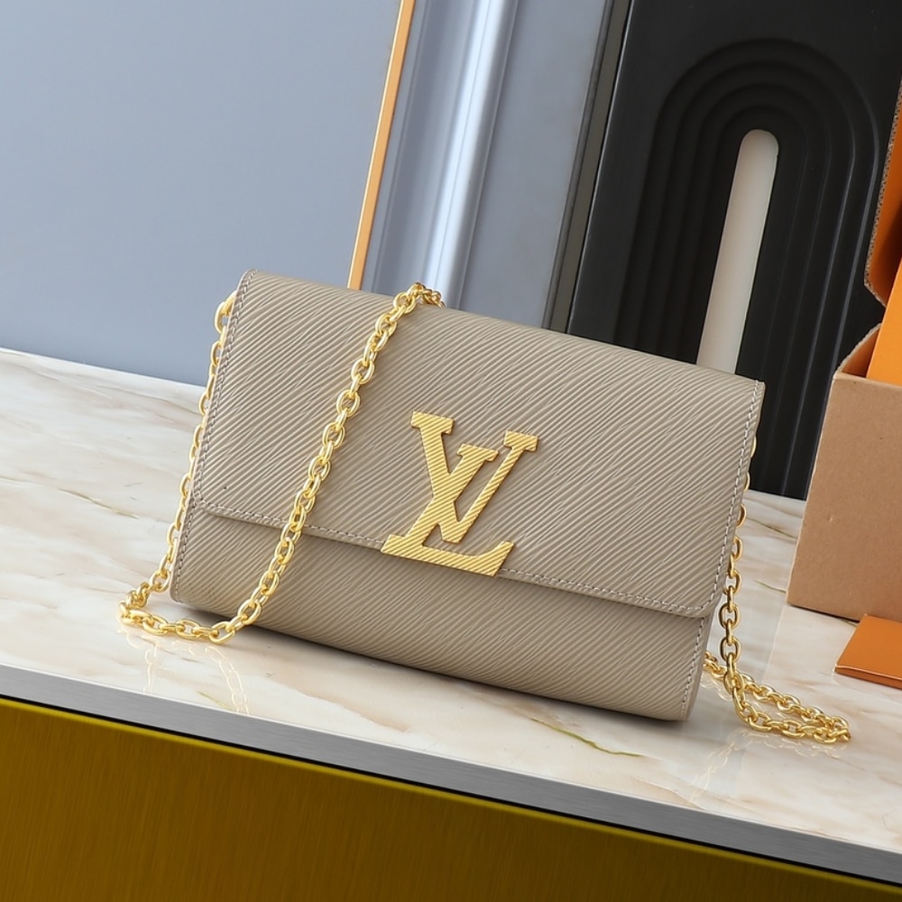 Louis Vuitton Pochette Louise Bag Champagne 22cm M12789