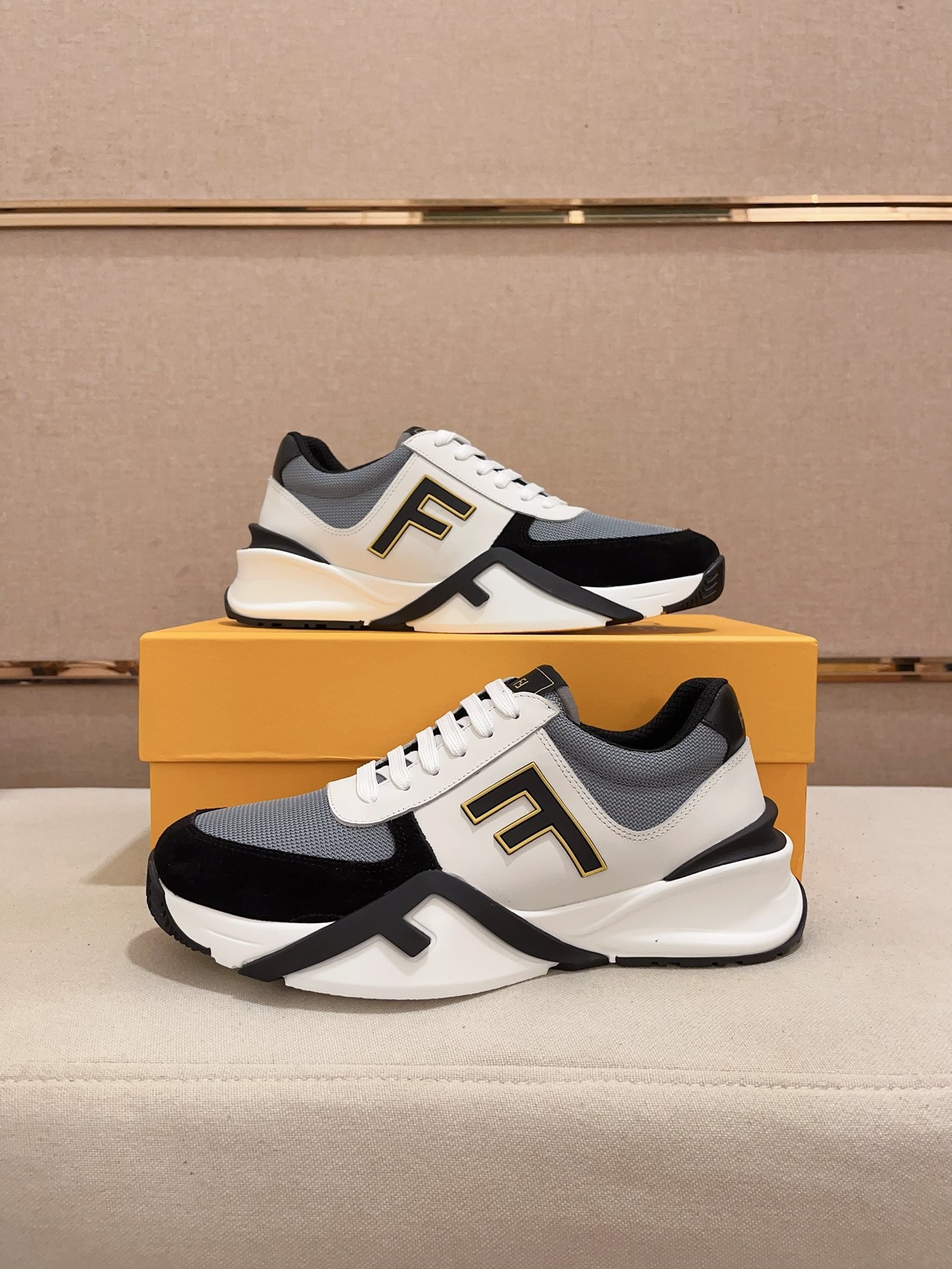 FENDI CASUAL SNEAKERS